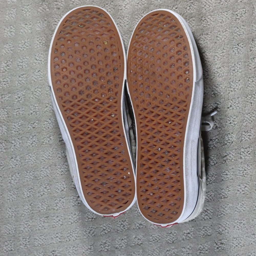 RARE! Vans Women's Size 9 Cream Suede with ALIEN Embossed Images Sneakers - Picture 7 of 7